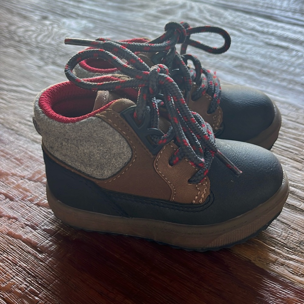 Oshkosh size 4 boots